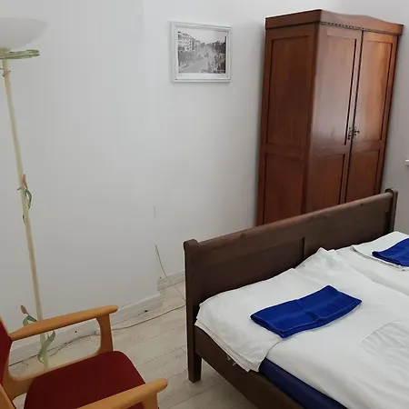 Apartment Moder And Old *